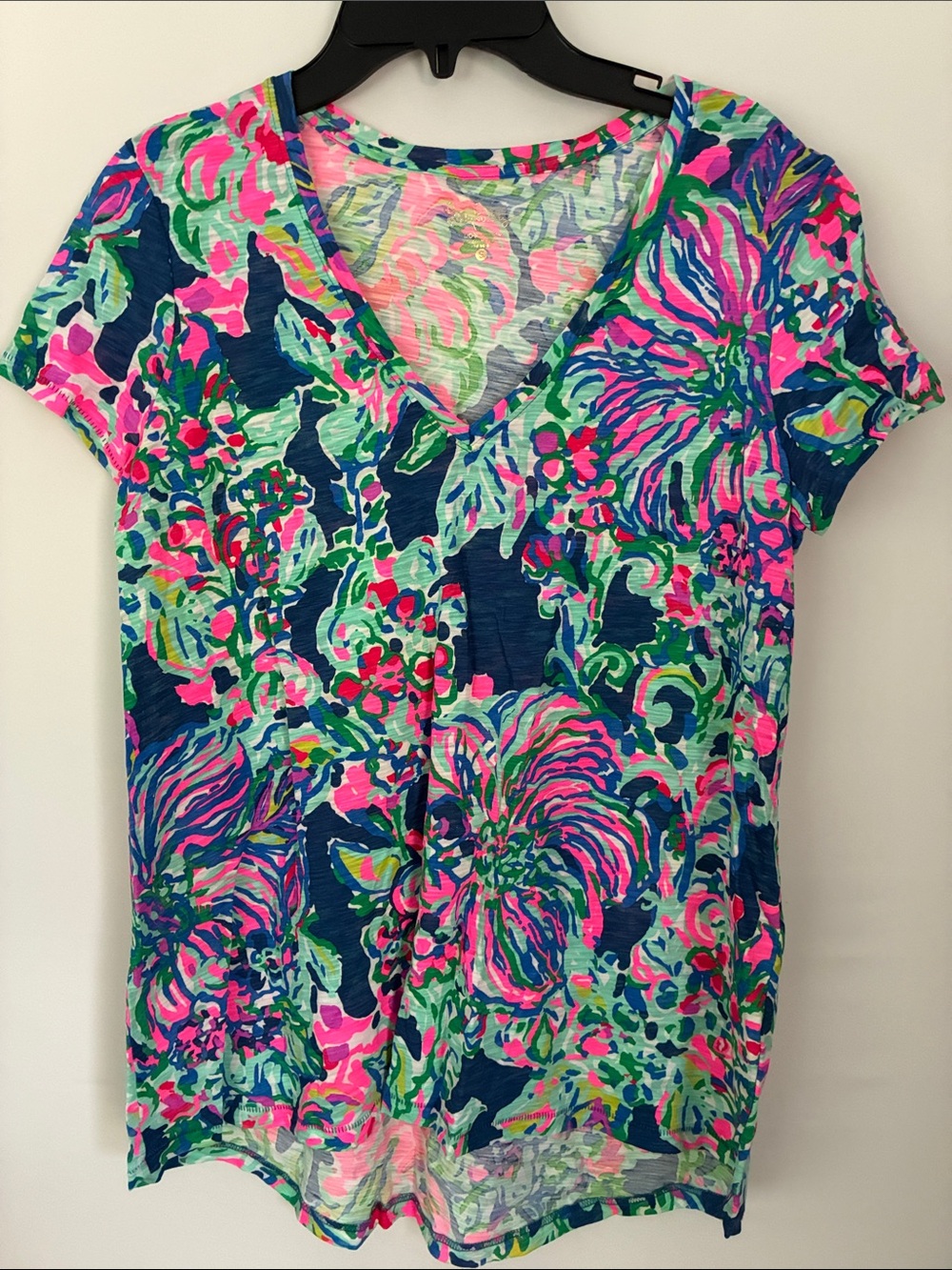 Lily Pulitzer Floral V-Neck Short Sleeve Top in Multicolor